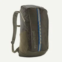 Patagonia "Black Hole Pack 25L" - Basin Green