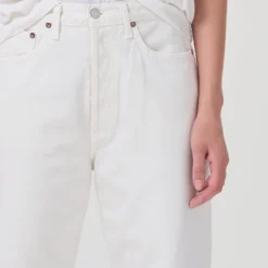 AGOLDE "90's Crop Mid Rise Straight Jean" W - Salt 5 AGOLDE "90's Crop Mid Rise Straight Jean" W - Salt -Manorphx Shop A173B 1183 90S CROP SALT 4210 web 700x be6d687e de23 4c92 8296 8f2884ea592b