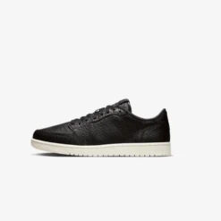 Air Jordan "1 Retro Low (No-Swoosh)" M - Black / Black / Sail