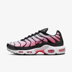 Nike "Air Max Plus" W - Black/ Hot Punch White