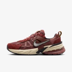 Nike "V2K Run" W - Red Sepia / Chrome / Dark Pony