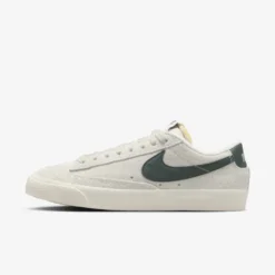 Nike "Blazer Low '77" W - Phantom / Vintage Green