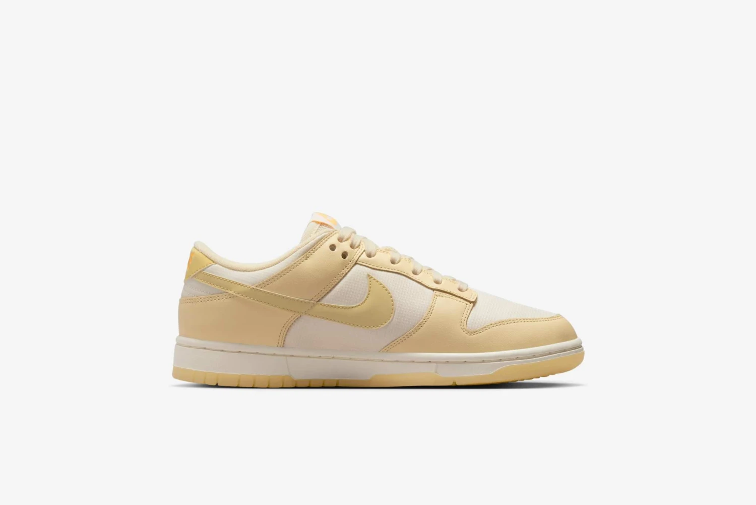 Nike "Dunk Low" W - Muslin / Team Gold / Pale Ivory 2 Nike "Dunk Low" W - Muslin / Team Gold / Pale Ivory - Image 2