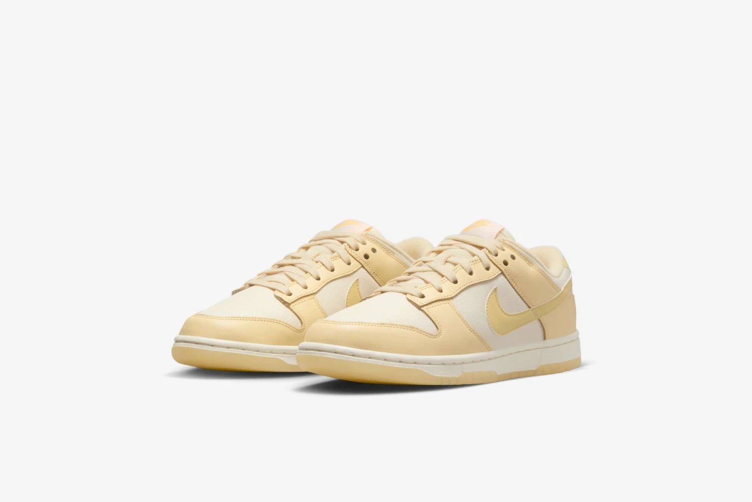 Nike "Dunk Low" W - Muslin / Team Gold / Pale Ivory 3 Nike "Dunk Low" W - Muslin / Team Gold / Pale Ivory - Image 3