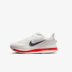 Nike "Pegasus Premium" W - Summit White / Black