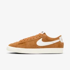 Nike "Blazer Low '77" W - Monarch / Sail-Coconut Milk