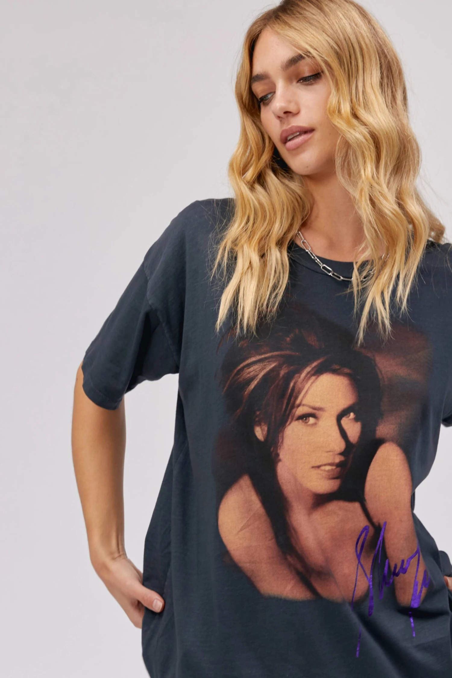 DayDreamer "Shania Twain Come On Over 1988 Tour Merch" T-Shirt W - Vintage Black 2 DayDreamer "Shania Twain Come On Over 1988 Tour Merch" T-Shirt W - Vintage Black - Image 2
