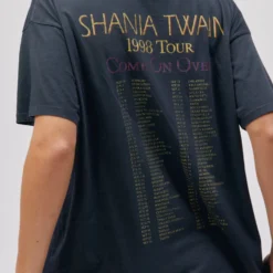 DayDreamer "Shania Twain Come On Over 1988 Tour Merch" T-Shirt W - Vintage Black 5 DayDreamer "Shania Twain Come On Over 1988 Tour Merch" T-Shirt W - Vintage Black -Manorphx Shop T1562SHA617 VNBLK SHANIATWAINCOMEONOVER1988TOURMERCHTEE ECOMMCROPPED 3 jpg scaled