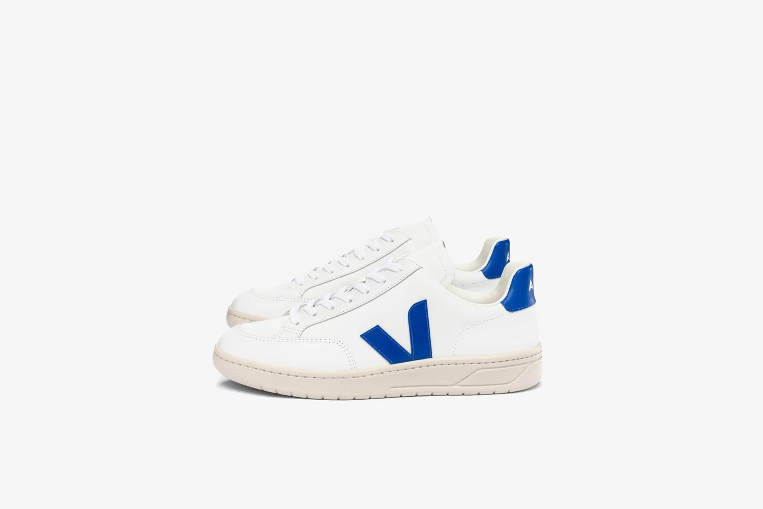Veja "V-12 Leather " M - Extra White / Paros Blue 1 Veja "V-12 Leather " M - Extra White / Paros Blue