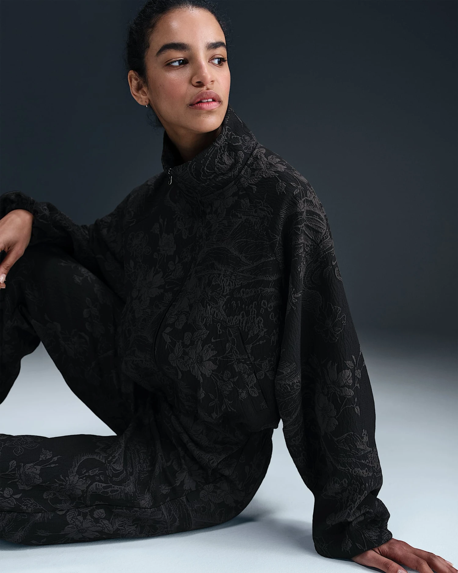 Nike "Oversized Jacquard Track Jacket" W - Black / Anthracite 2 Nike "Oversized Jacquard Track Jacket" W - Black / Anthracite - Image 2