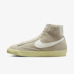 Nike "Blazer Mid '77" W - Light Bone / Sail / Alabaster