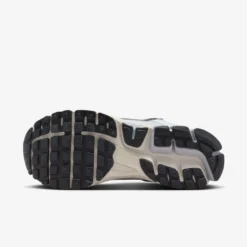 Nike "Vomero 5" W - Pure Platinum / Chrome -Manorphx Shop air pegasus at shoe 1 0f8f0264 233e 482e 996d 5aaf61a79caf