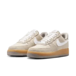 Nike "Air Force 1 '07 " W - Light Khaki / White / Gum Yellow -Manorphx Shop khaki2